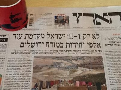 ייחימוביץ', לפיד ולבני מתחברים למושבים בממשלת נתניהו – דעם מתחברת ל-99% בכל העולם <img class="alignright" src="http://heb.daam.org.il/wp-content/uploads/2012/12/E1.jpg" alt="" width="61" height="61" />החלפת המהלומות בין ביבי לשאר העולם ממשיכה במלוא המרץ. על ההחלטה לבנות 3000 יחידות דיור בהתנחלויות, כתגובה להכרה במדינה הפלסטינית, הוא קיבל גינויים ונזיפות מאירופה בהשראה אמריקאית. התשובה לא אחרה לבוא - עוד 1700 יחידות דיור במזרח ירושלים, כדי שהעולם יבין שלא כדאי לו להתעסק עם ממשלת ביברמן.
<div></div>